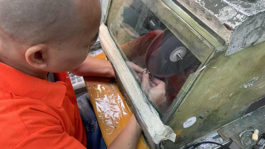 抛光